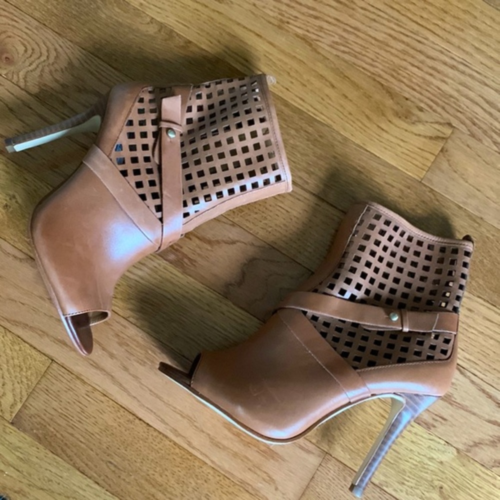 Guess heels